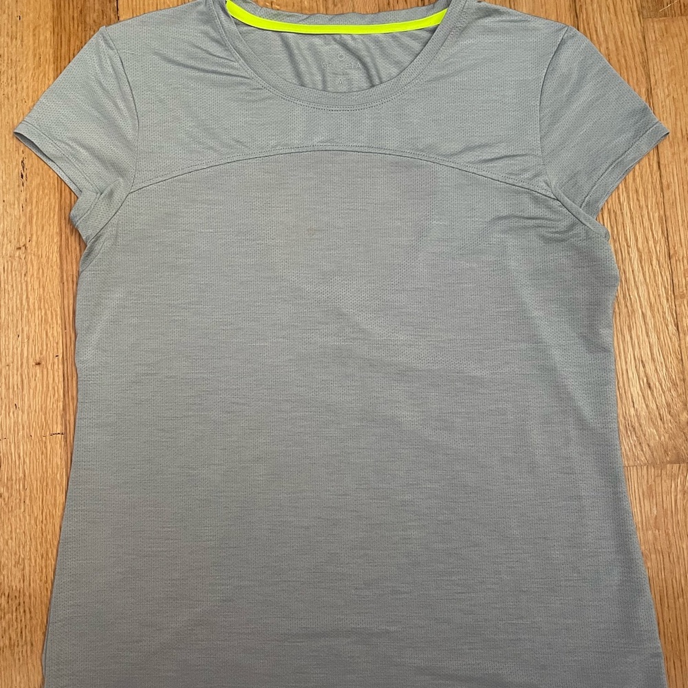 Athleta short sleeve shirt